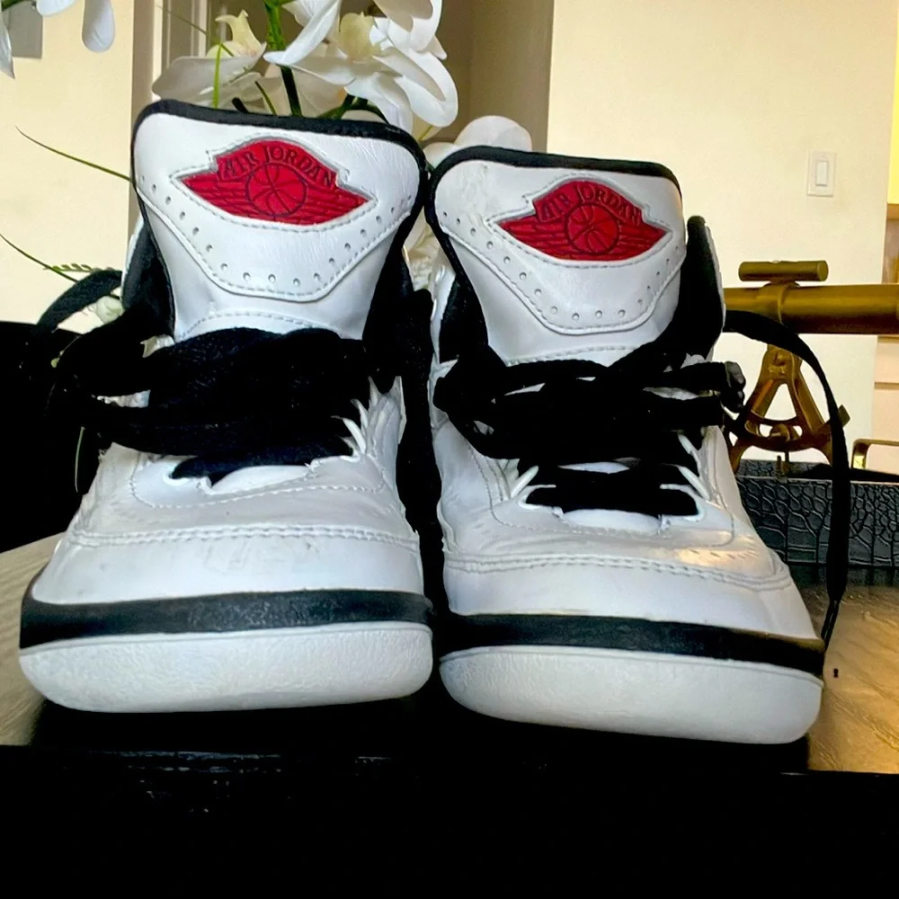 Kids Jordan 2 - Picture 1 of 3